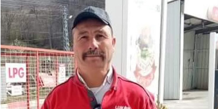 Evinde silahla vurulmuş halde bulundu