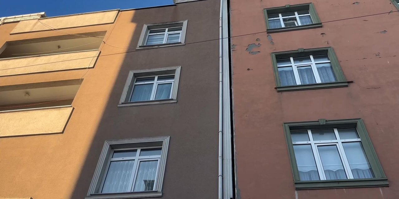 Arnavutköy'de İnşaat Çalışması Sırasında Hasar Oluşan 4 Katlı Bina Tahliye Edildi