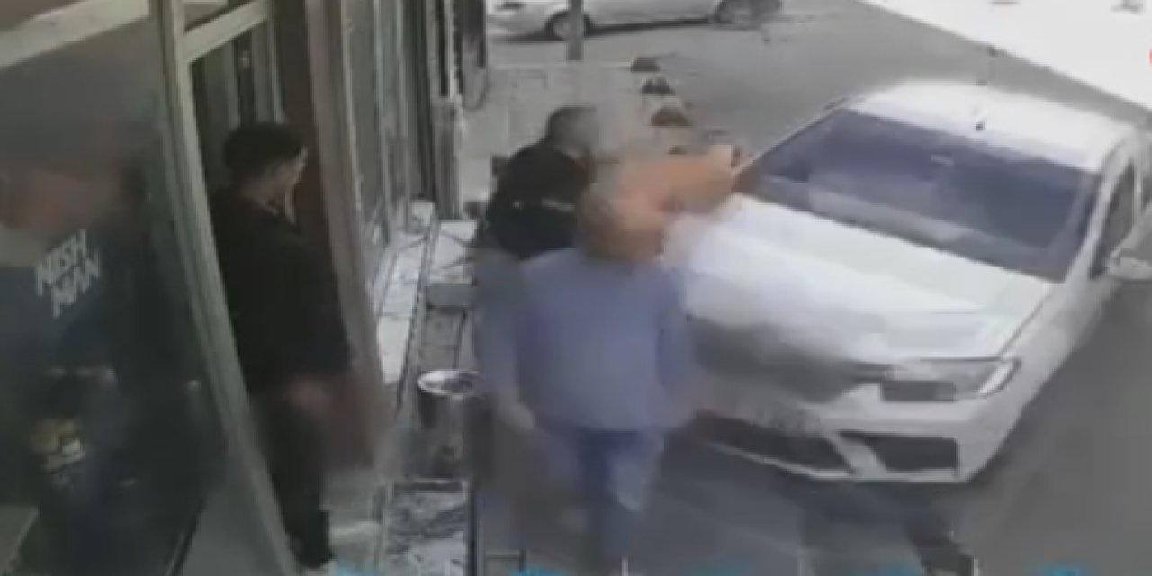 Bayrampaşa’da kaza yapan otomobil kaldırımdaki yayalara çarptı: 2’si ağır 5 yaralı