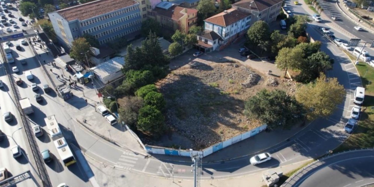 Avcılar'da 2019 depreminde hasar aldığı gerekçesiyle İBB tarafından yıktırılan Hacı Ahmet Tükenmez Camii 7 yıldır yapılmadı