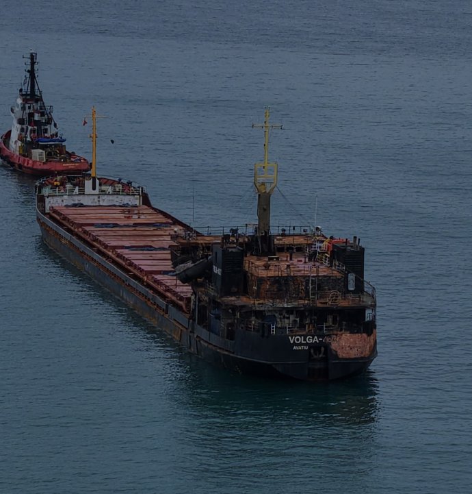 Savaşın izlerini taşıyan VOLGA-4007 isimli gemi Trabzon açıklarında