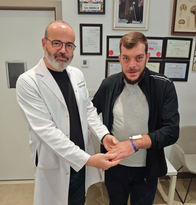 Elleri, ayakları ve yüzü büyüyen Gürcü hasta, Samsun'da şifa buldu