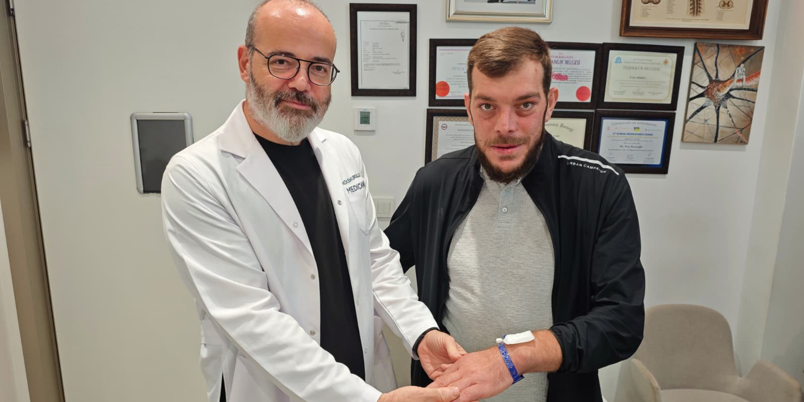 Elleri, ayakları ve yüzü büyüyen Gürcü hasta, Samsun'da şifa buldu