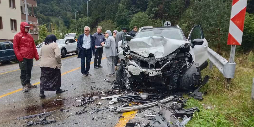 Trabzon'da hatalı sollama kazaya neden oldu: 5 yaralı