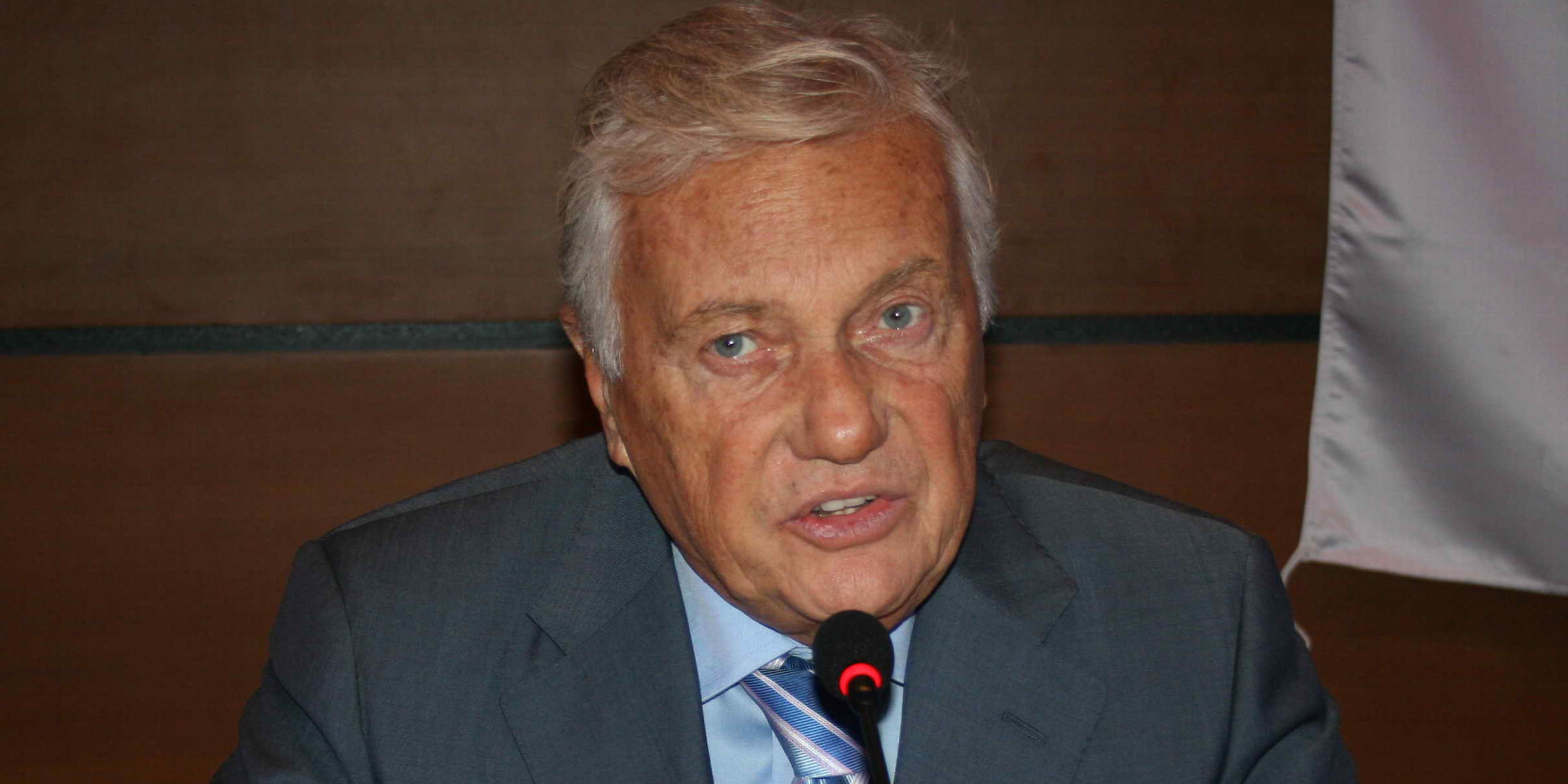 Göksel Arsoy hayatını kaybetti
