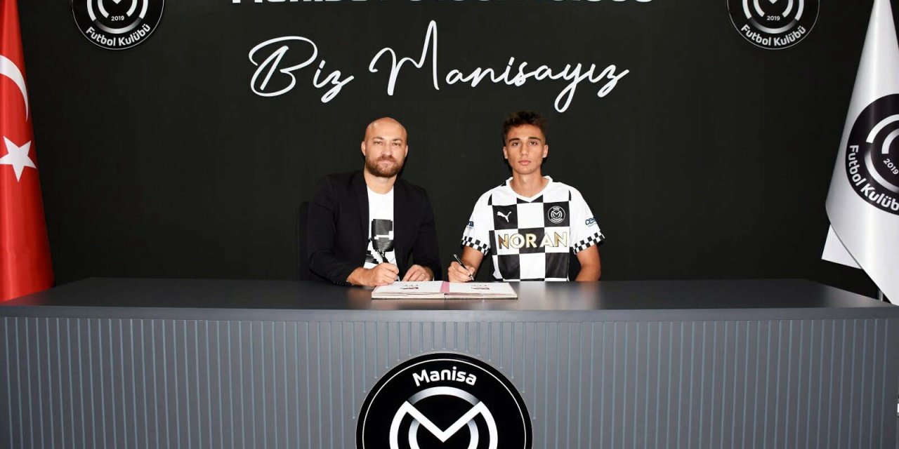 Manisa Fk'da Emre Akboğa Profesyonel Oldu
