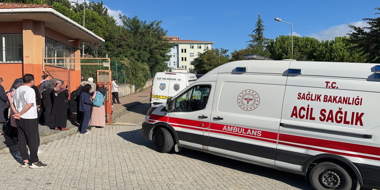 İstanbul Valiliği: "Başakşehir'deki ortaokulda öğrenciler arasında çıkan kavgada 5 öğrenci yaralandı"