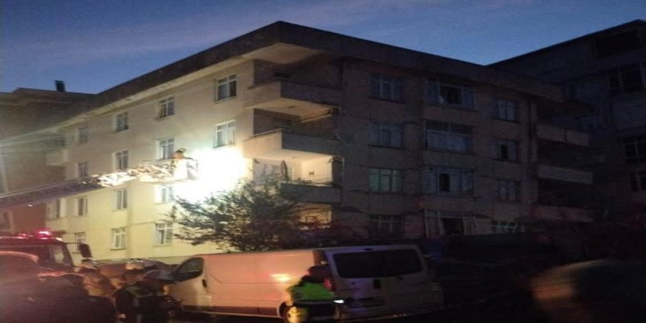 Maltepe'de 7 katlı binanın 3 katında çökme meydana geldi