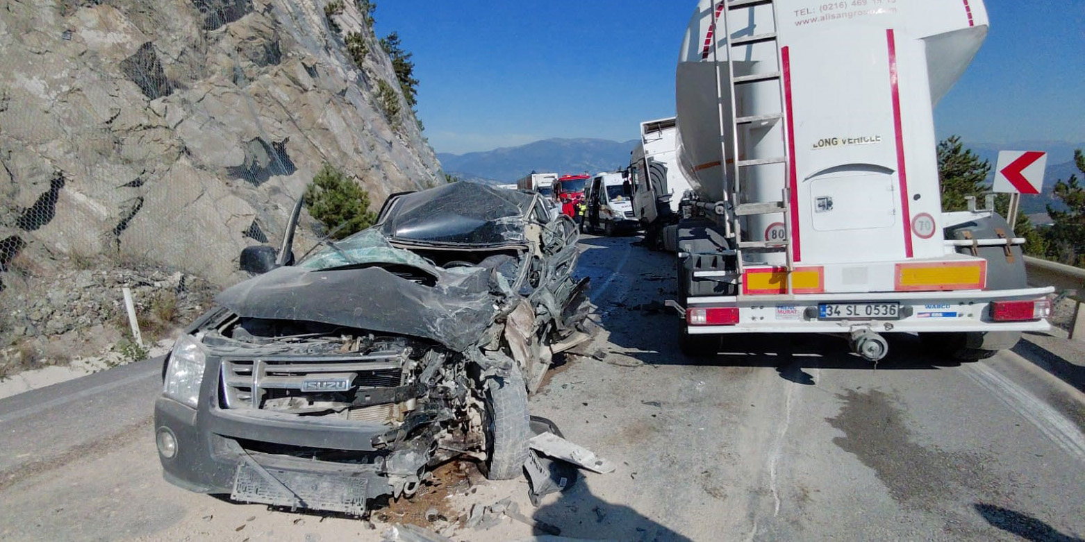 Bolu'da tır ile pikap çarpıştı: 1 ölü, 2 yaralı