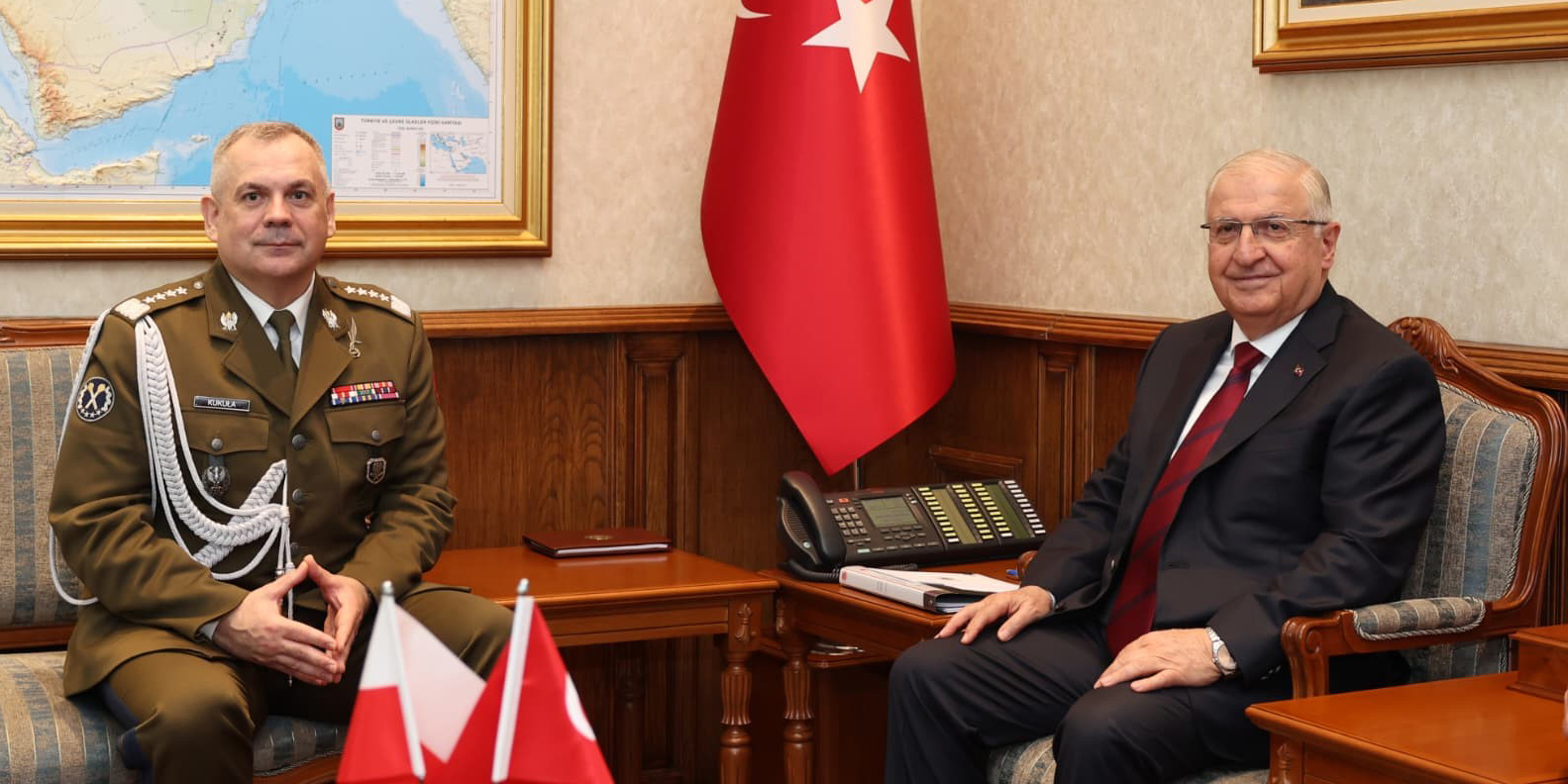 Bakan Güler, Polonya Genelkurmay Başkanı Orgeneral Kukula'yı kabul etti