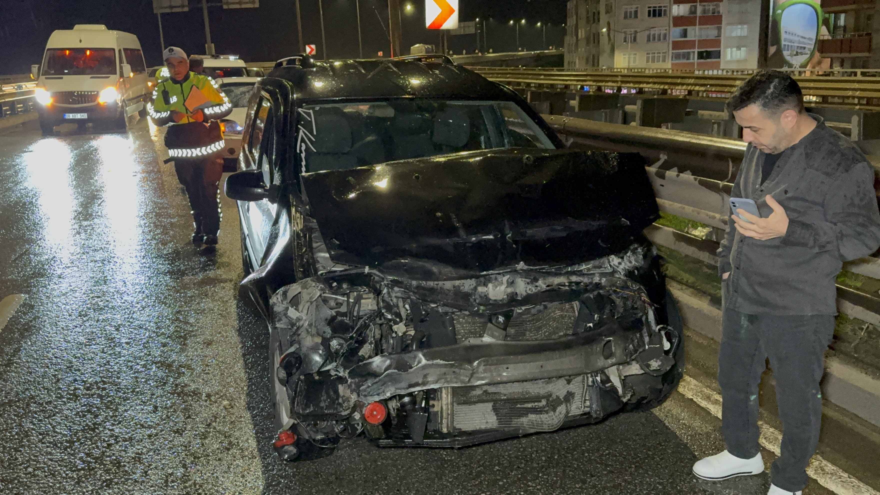 Düğüne giden otomobil kaza yaptı: 1 yaralı