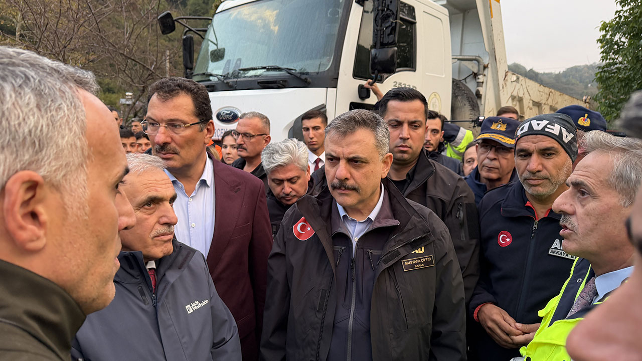 Bakan Çiftçi, yaraların sarılmaya çalışıldığı bölgeyi ziyaret etti