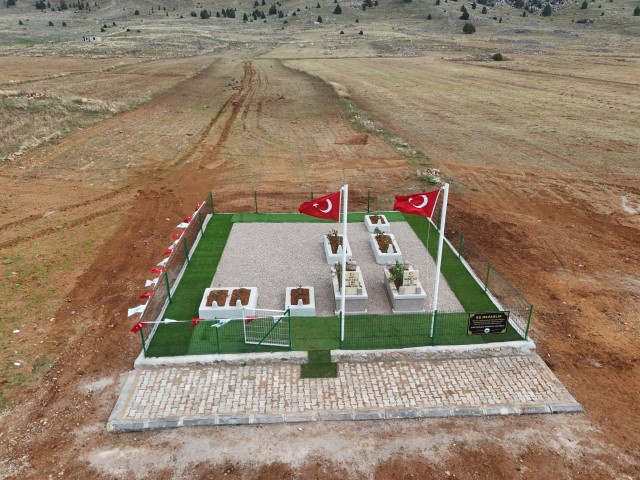 Asırlık mezarlar, şehitlik oldu