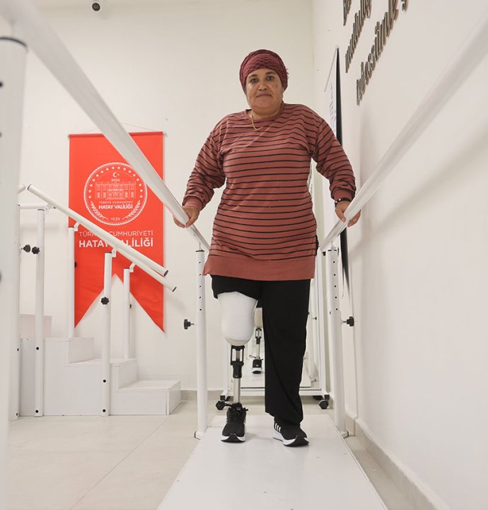 15 yıl sonra takılan proteziyle yeni hayatına ilk adımlarını attı