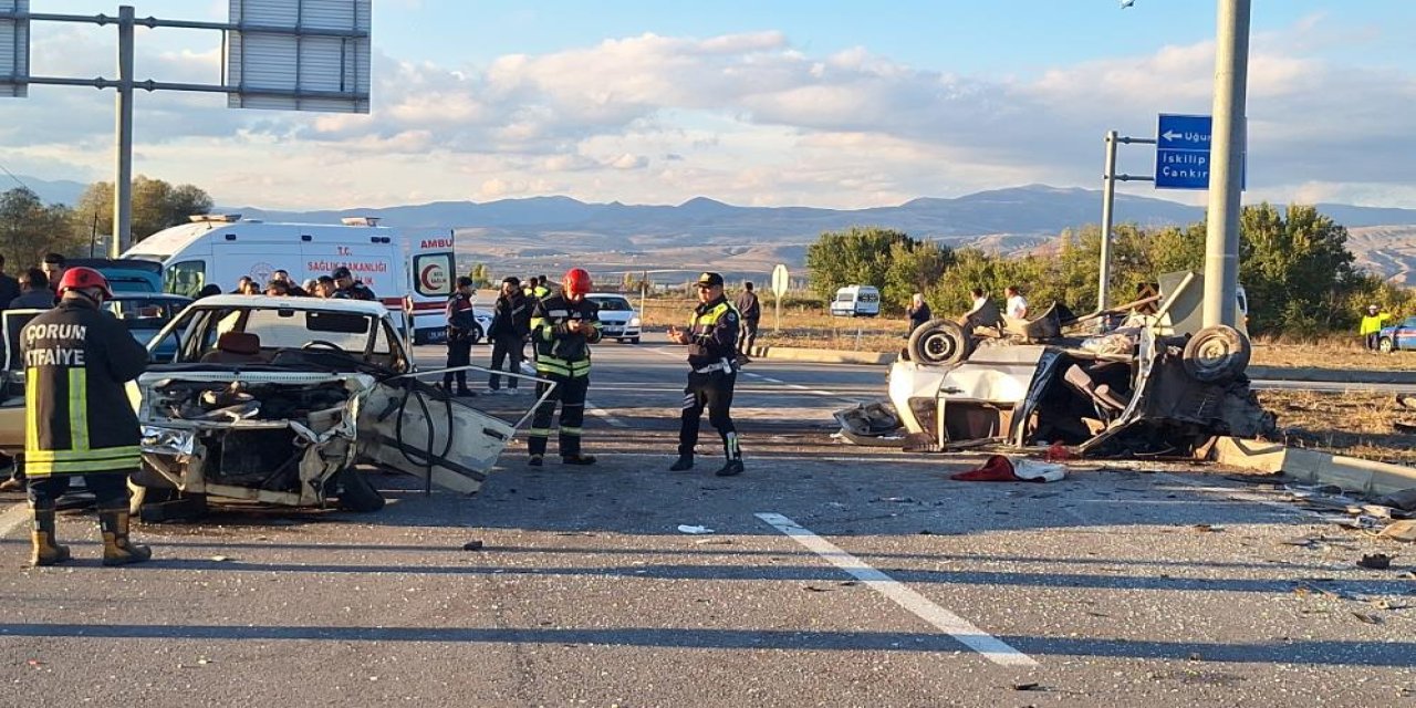 İki otomobil çarpıştı: 7 yaralı
