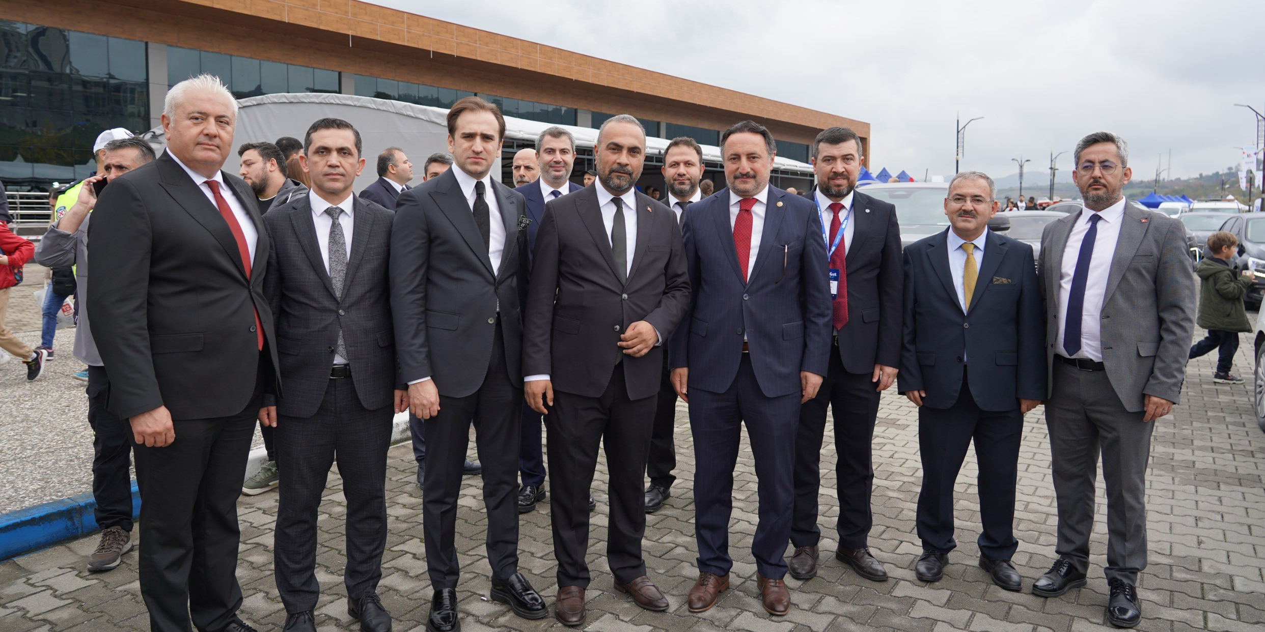 İstanbul Milletvekili Karayel, BARÜ'de Bilimfest etkinlik alanını gezdi