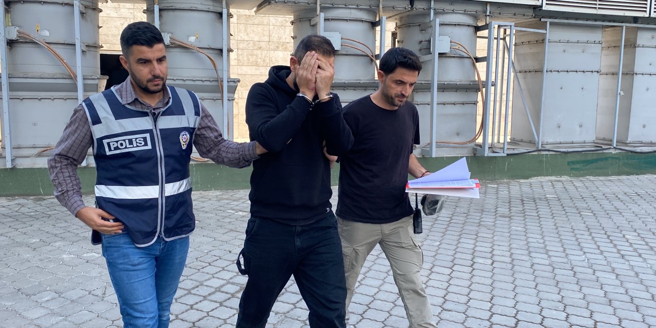 Silah Kabzasıyla Kafasına Vurup, Telefon Ve Parasını Aldılar