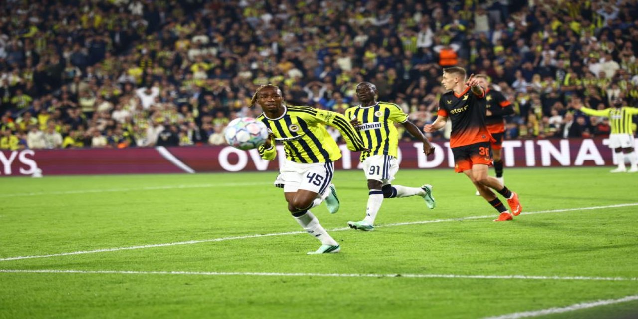Kadıköy'de Son Dakika Şoku! 2-0 Öne Geçti, Üstünlüğünü Koruyamadı: Fenerbahçe Evinde Slavia Prag ile Berabere Kaldı: 2-2