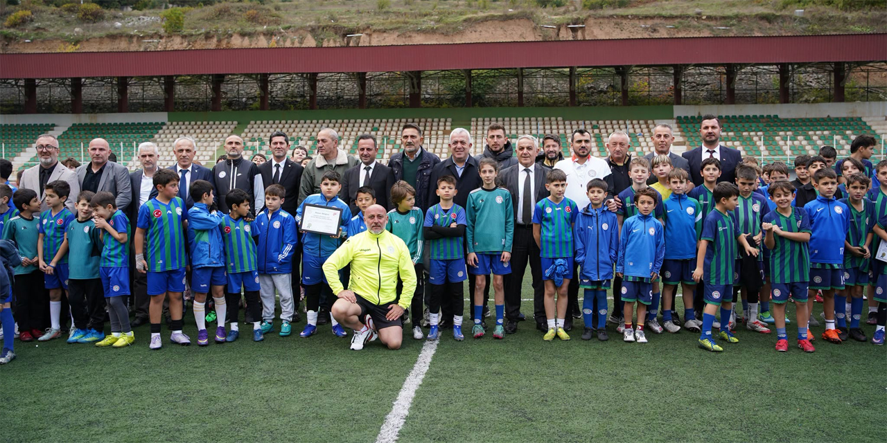 Artvin’de Çaykur Rizespor'dan 200 Minik Krampon ile Futbol Bayramı