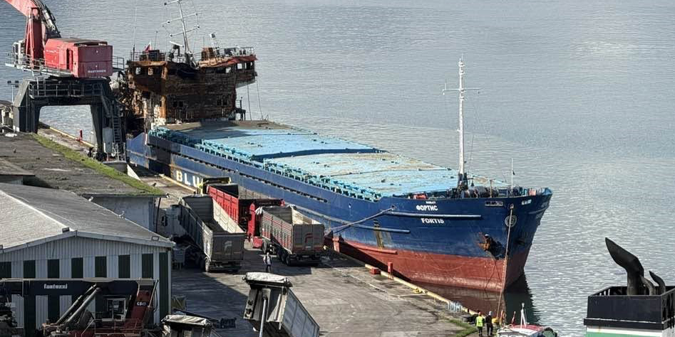 Giresun'da hasarlı gemiden yayılan yanık kokusu endişelendirdi