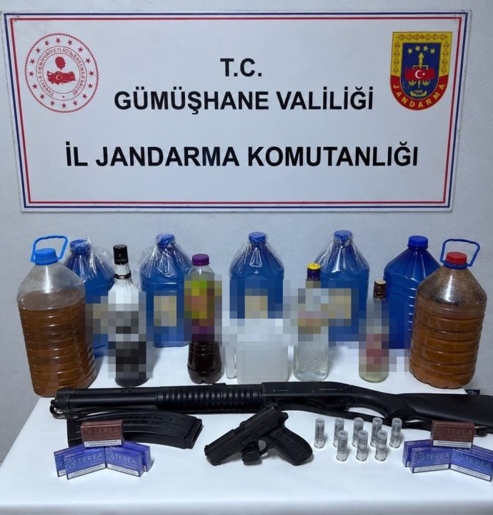 Gümüşhane'de kaçak silah ve içki operasyonu