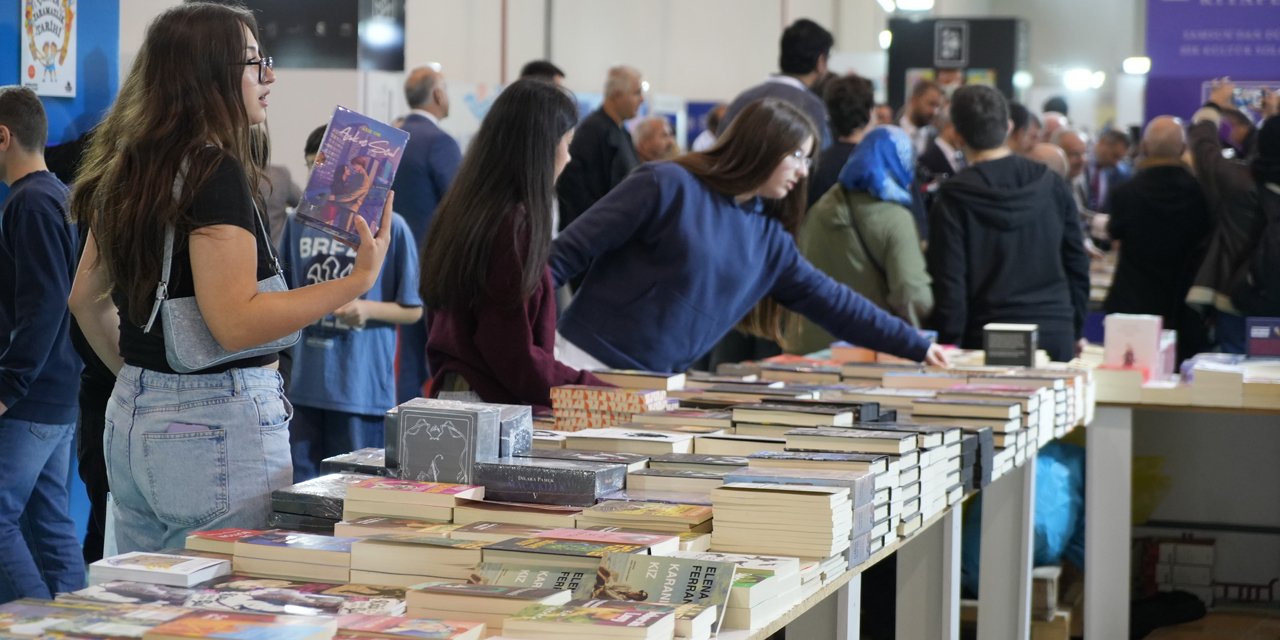 Samsun'da kitap şöleni başladı: "Samsun Kitap Fuarı" açıldı