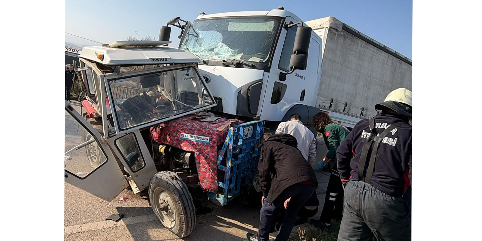 Tokat'ta tır traktörle çarpıştı: 2 ölü, 1 yaralı