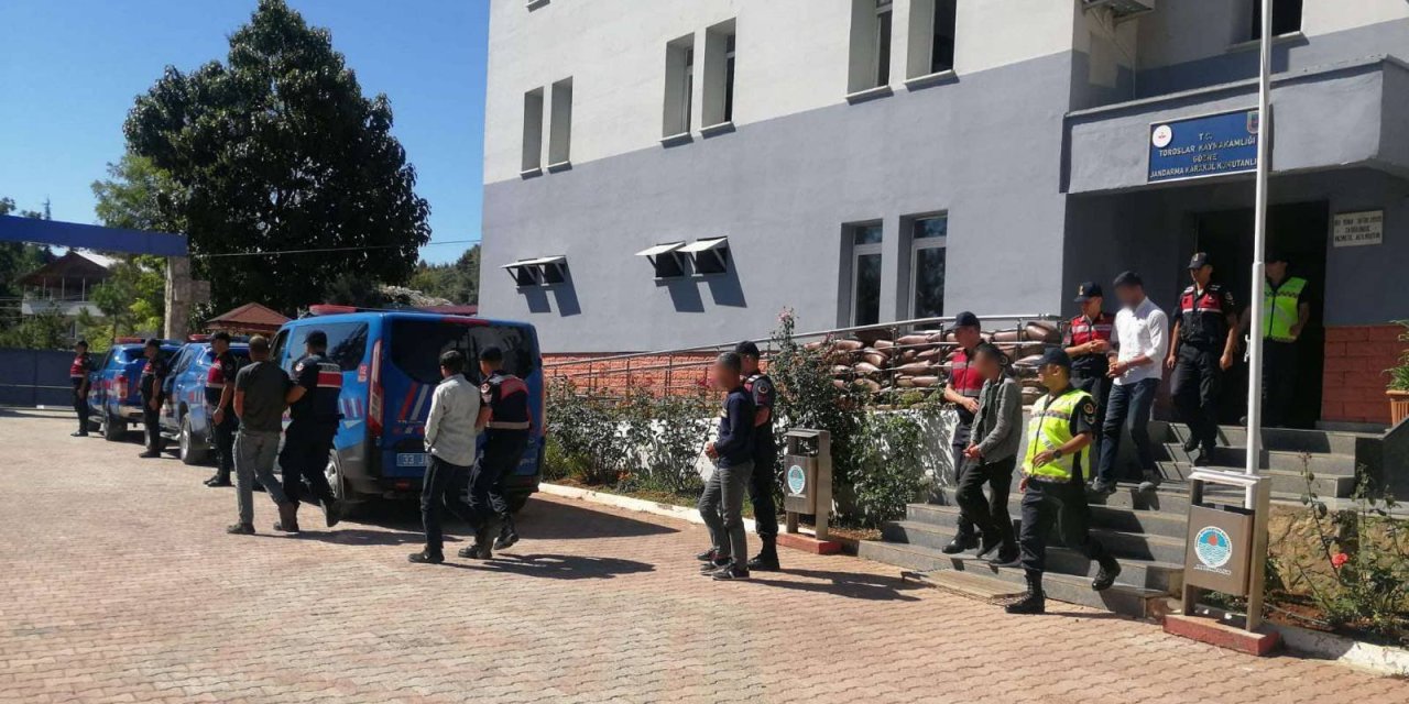 Yüksek Gerilim Direklerini Çalan 5 Kişi Yakalandı