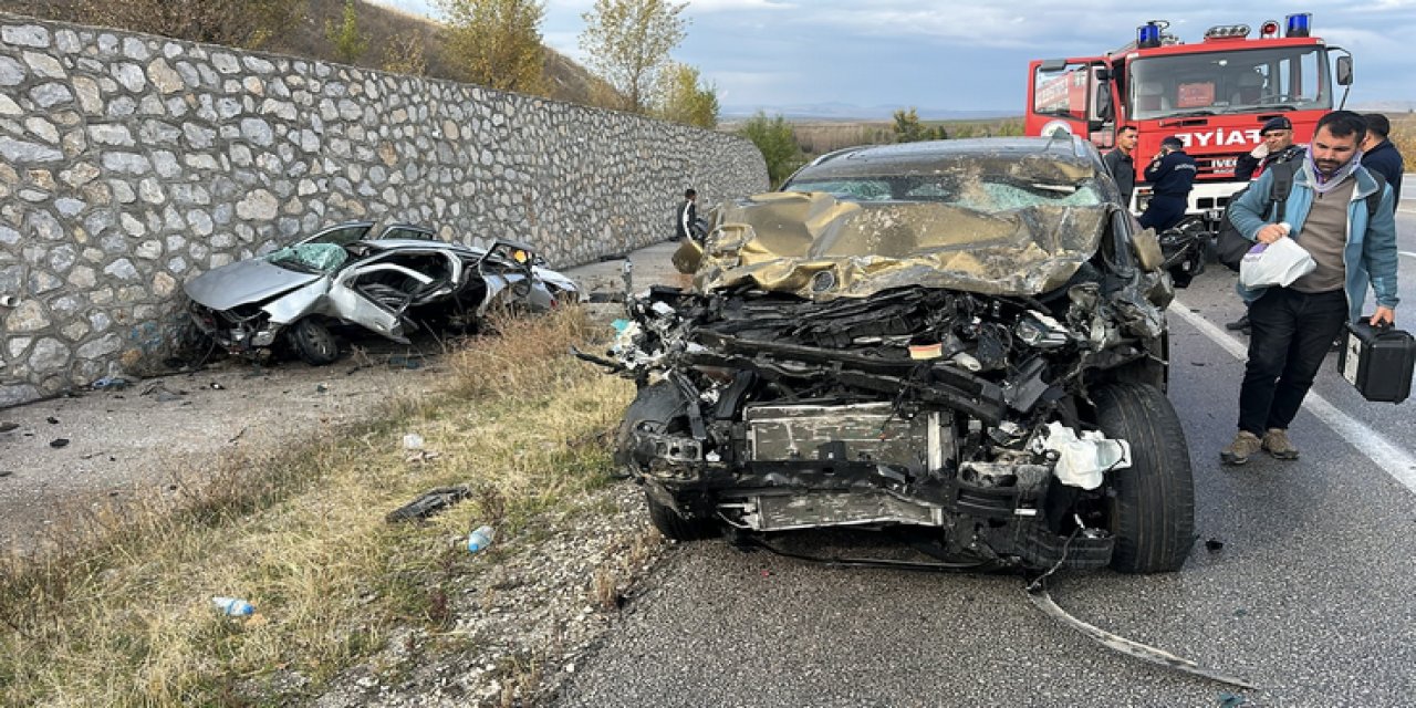 Çorum’da otomobil ile cip çarpıştı: 4 ölü, 2 yaralı