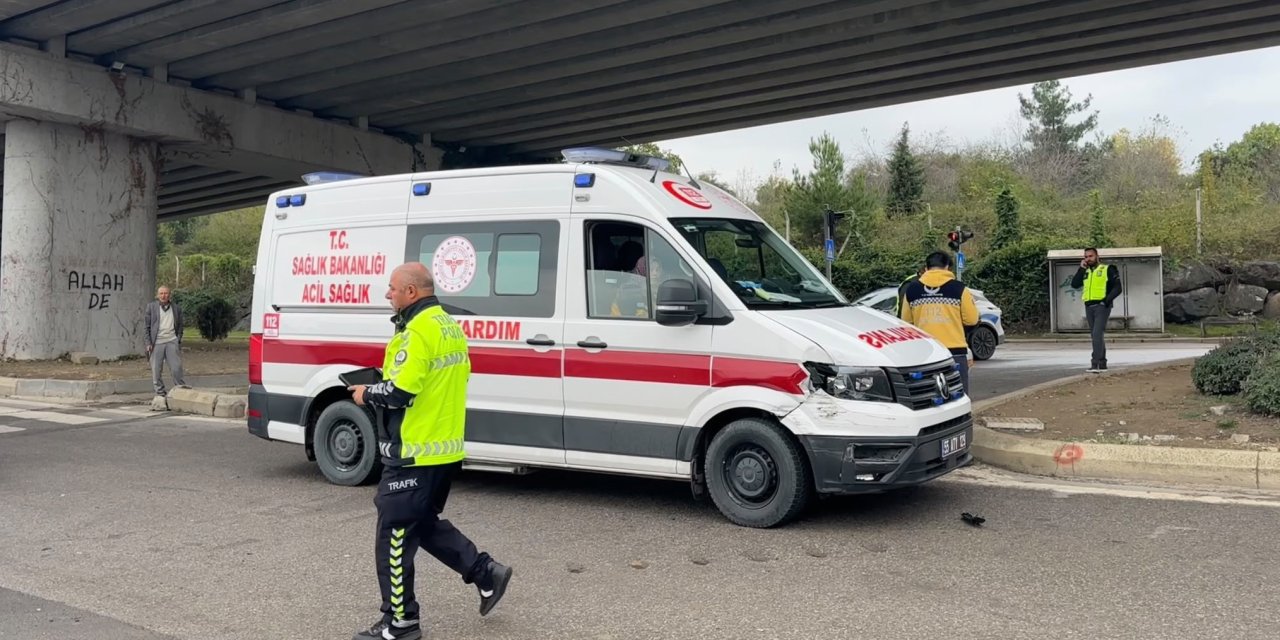 Samsun'da ambulans ile yolcu minibüsü çarpıştı