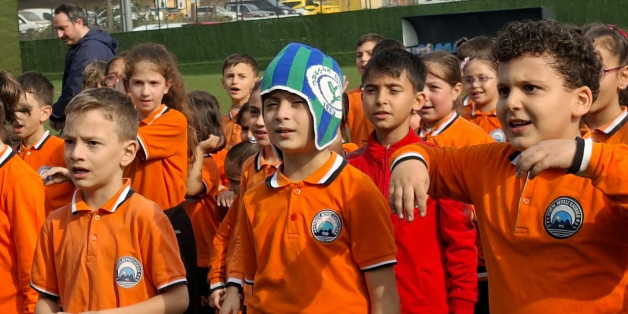 İyidere'de minik kalpler Gençlik Şöleni'nde buluştu