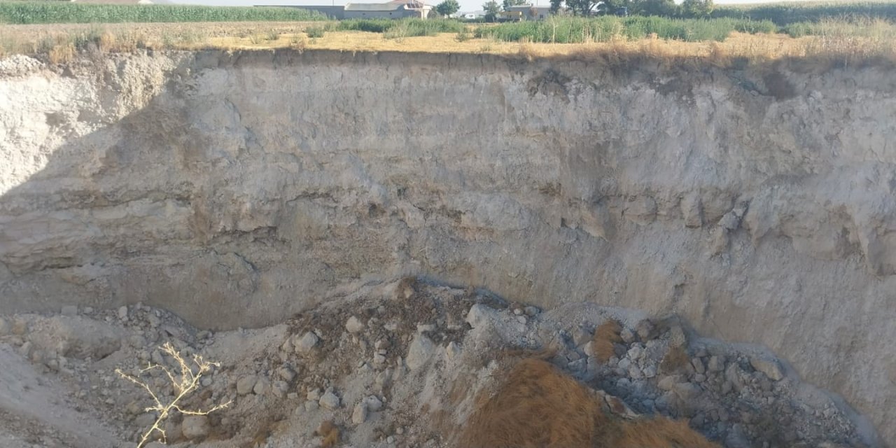 Konya'da 40 Metre Derinliğinde Obruk Oluştu