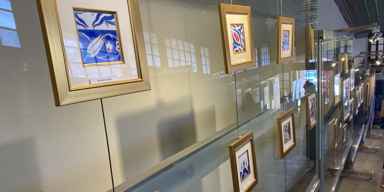 Lalezar Sergisi Eminönü'nde Ziyaretçilerini Bekliyor