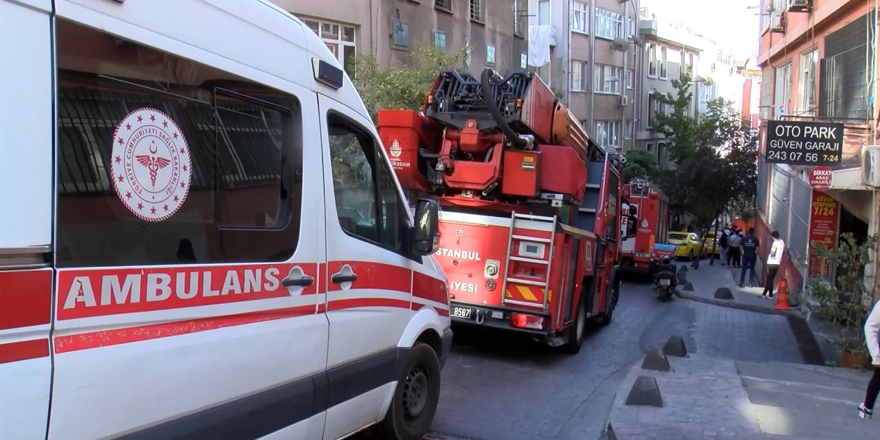Beyoğlu'nda İntihar Merakı: Yol Kapandı, Mahalleli Seyretti