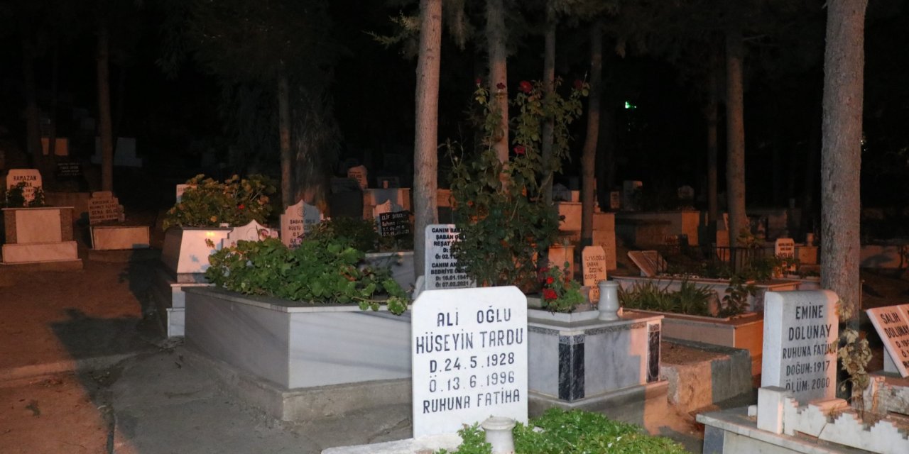 İzmir'de Mezarlığa Terk Edilen 1 Günlük Bebek Tedaviye Alındı