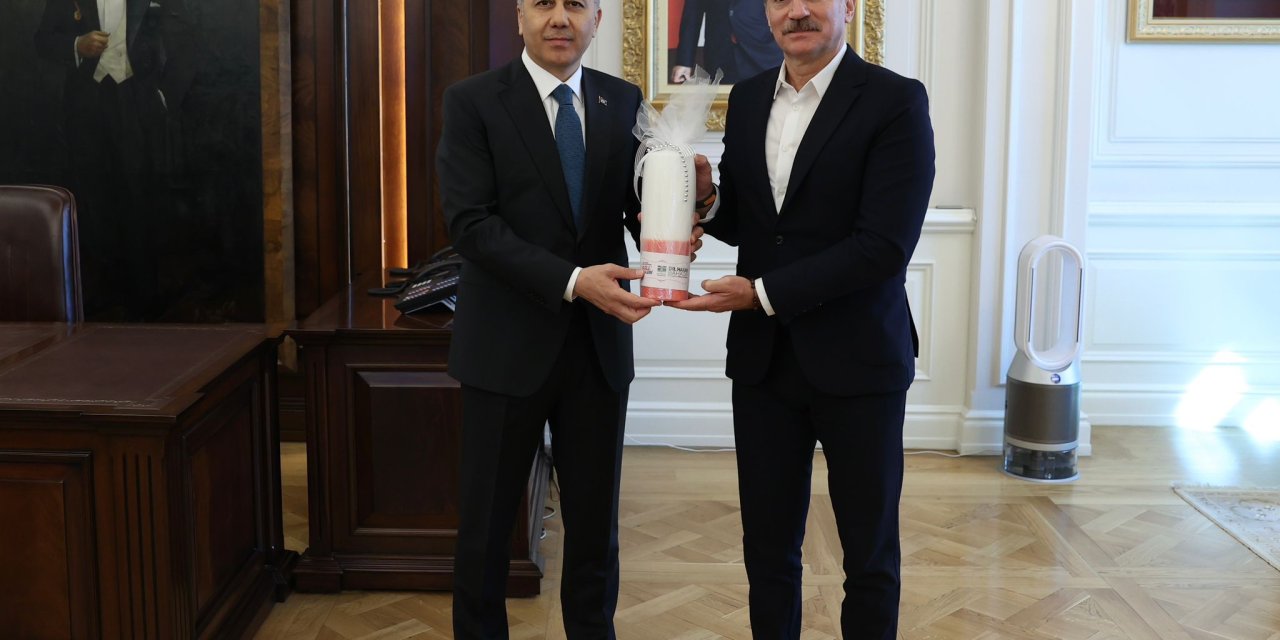 Bakanlar ‘Kırmızı Dipli Mumla’ Er Meydanına Davet Edildi