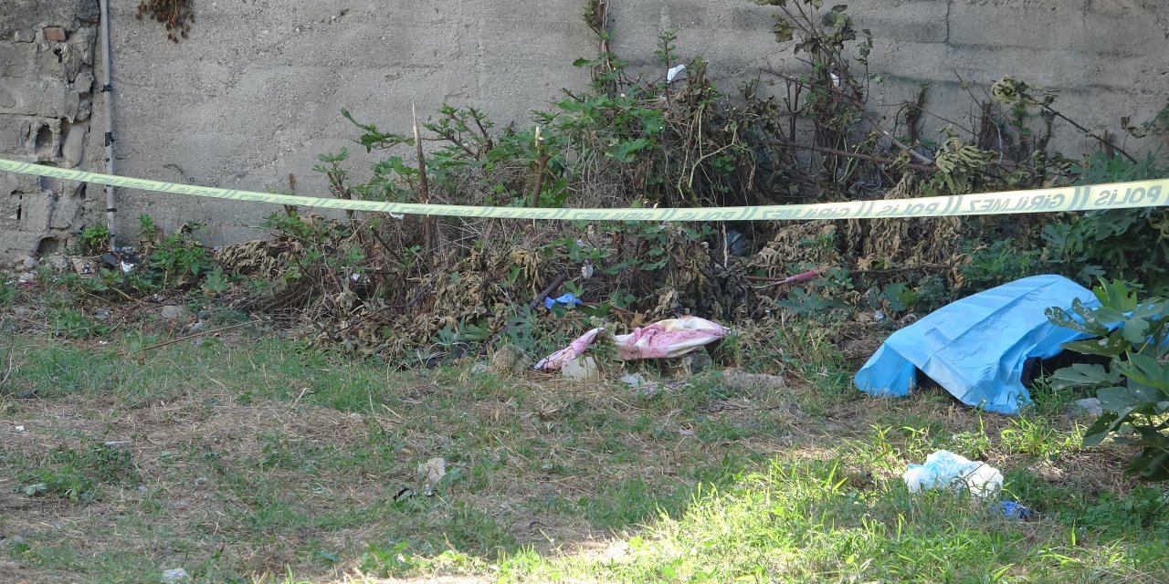 İşçi Servisi Kaldırımda Yayalara Çarptı; Anne Ve Kızı Öldü, Sürücü İle 5 İşçi Yaralı