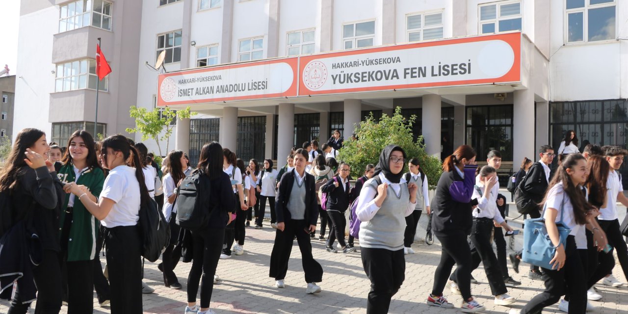 Yüksekova'da Başka Okulun Binasında Eğitim Gören Fen Lisesi Öğrencilerinden Bakan Tekin’e Mektup