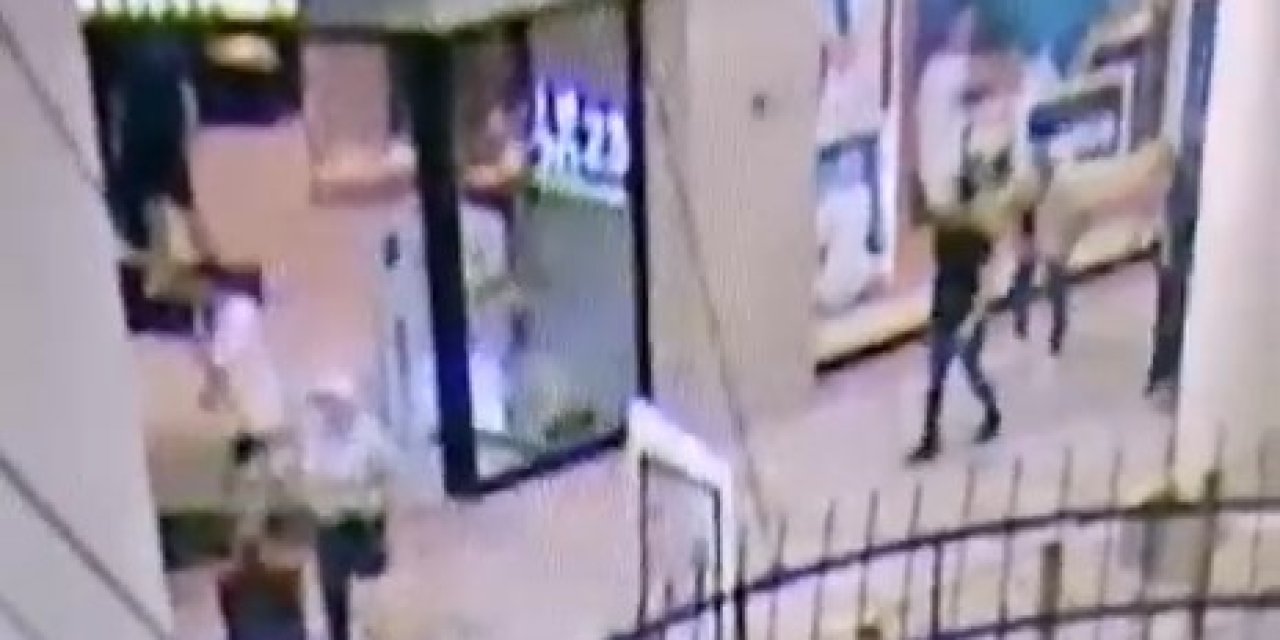 Bayrampaşa'da Avm'de Teröristin Çantasındaki Patlamanın Görüntüleri Ortaya Çıktı