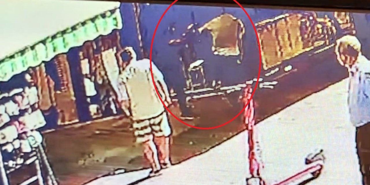 Alacaklısı Tarafından Sırtından Bıçaklandı; O Anlar Kamerada