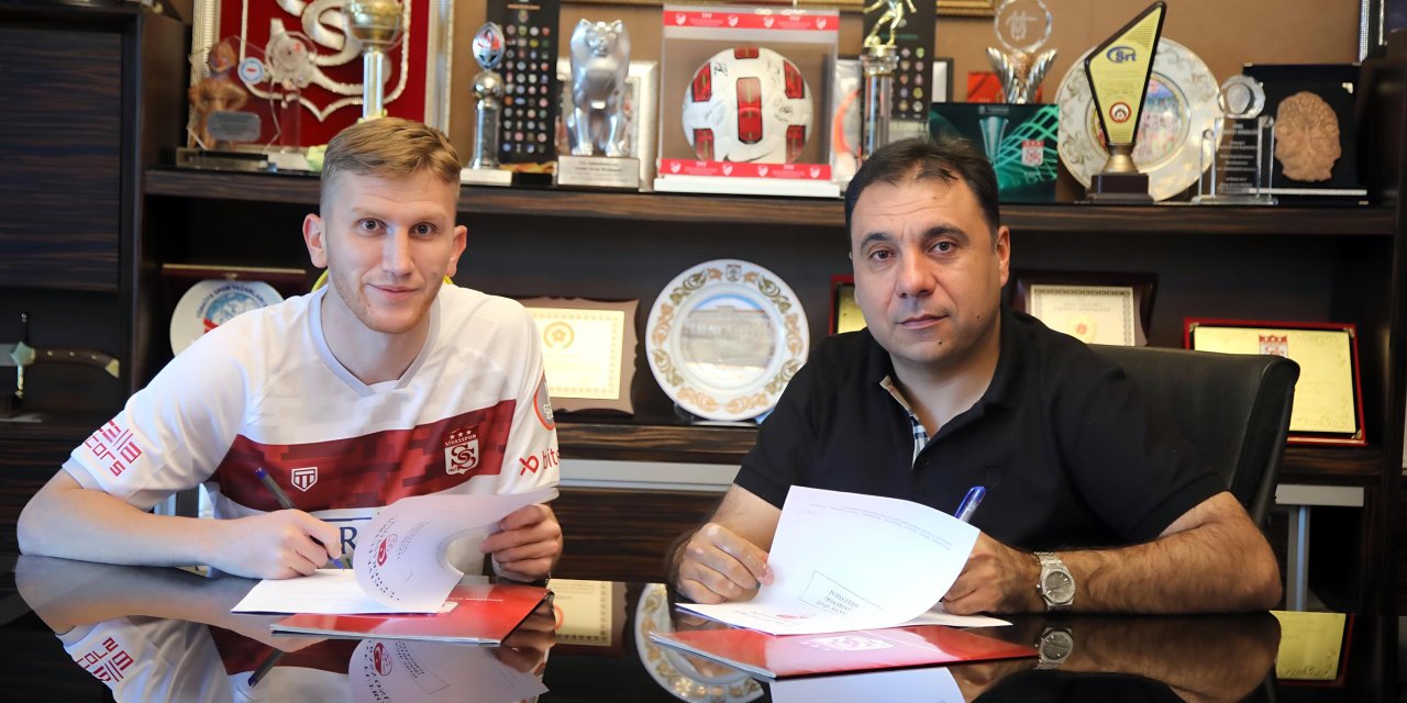 Burak Kapacak, Sivasspor'a İmzayı Attı