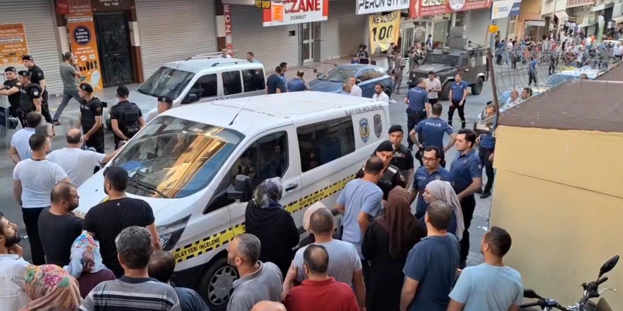 Maltepe'de Bıçaklı Yol Verme Kavgası: 3 Yaralı