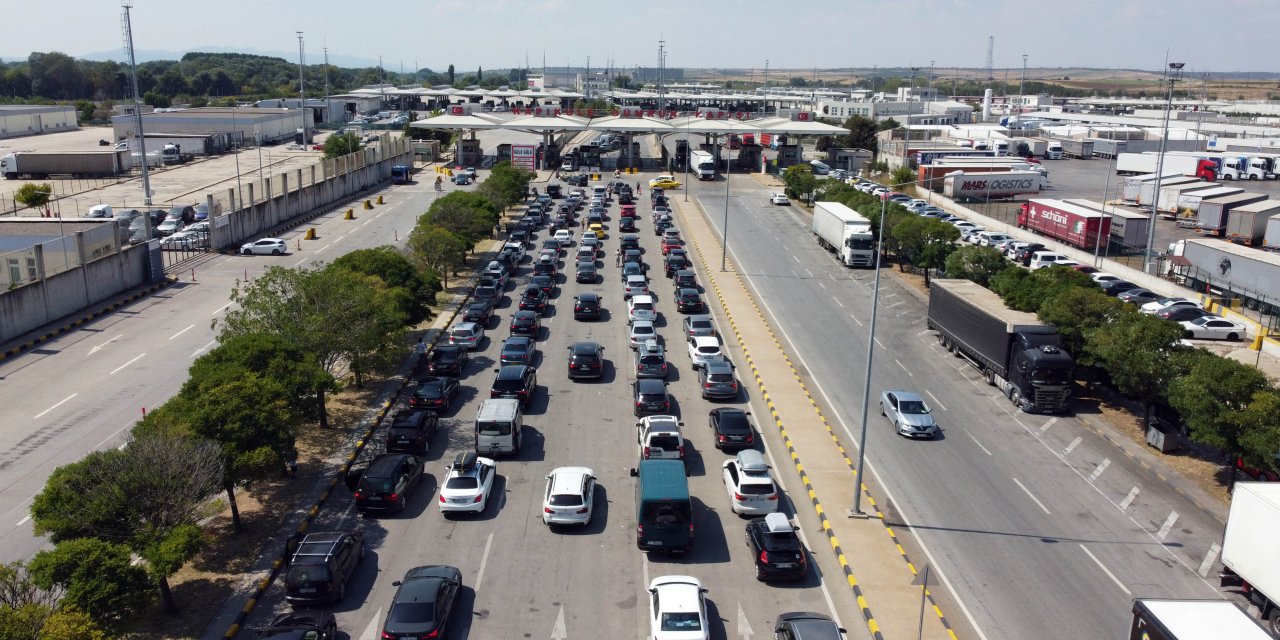 Avrupa'ya Açılan Sınır Kapılarında, Son 5 Yılın Yolcu Giriş-çıkış Rekoru Kırıldı