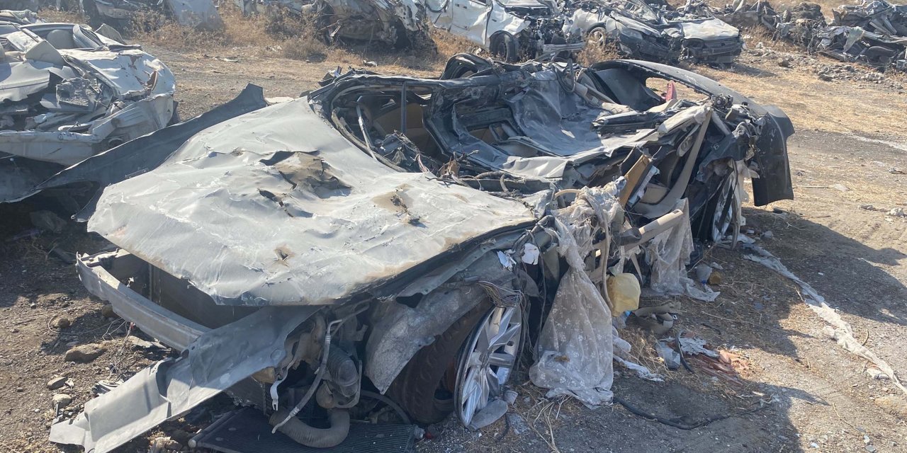 Gasbettikleri Aracı, Deprem Hasarlı Aracın Şasi Numarasıyla Değiştirip Satmak İstemişler