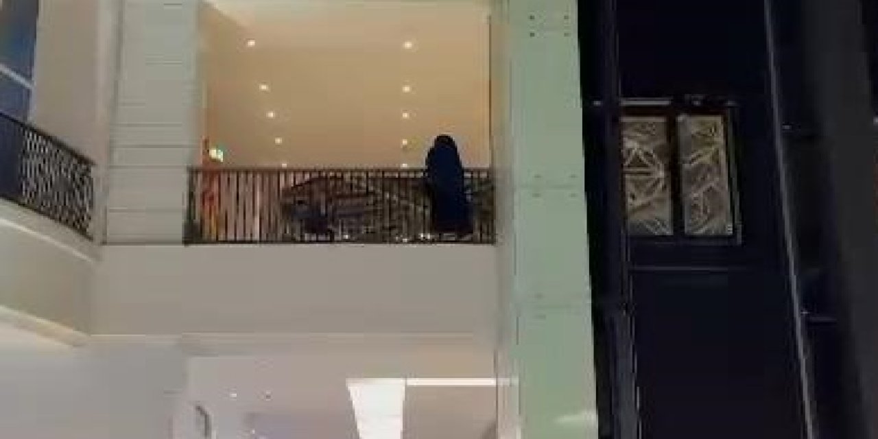 19 Yaşındaki Fatmanur, Avm'nin 3'üncü Katından Atladı