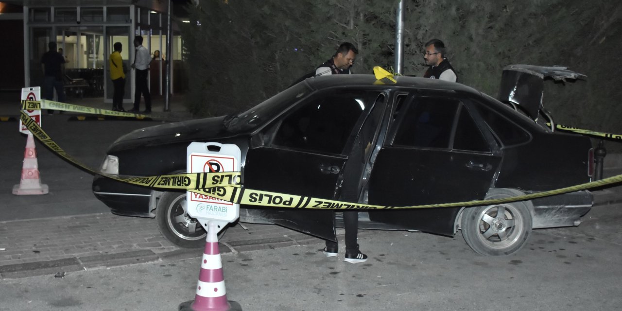 Husumetlilerinin Evinin Önüne Gidip Silahlı Saldırıya Uğradı, Otomobiliyle Hastaneye Gitti