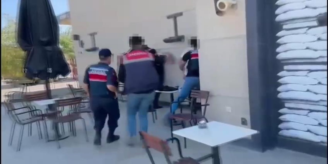 Jandarmadan Tarihi Eser Kaçakçılarına Operasyon: Altın Yazma Tevrat'ı Satmaya Çalışan 5 Şüpheli Yakalandı