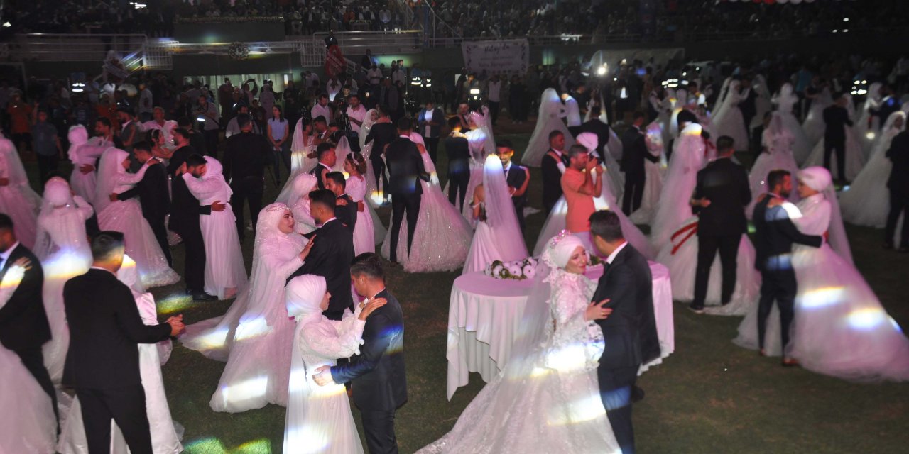 Reyhanlı’da 100 Çift, Toplu Nikahla Dünyaevine Girdi