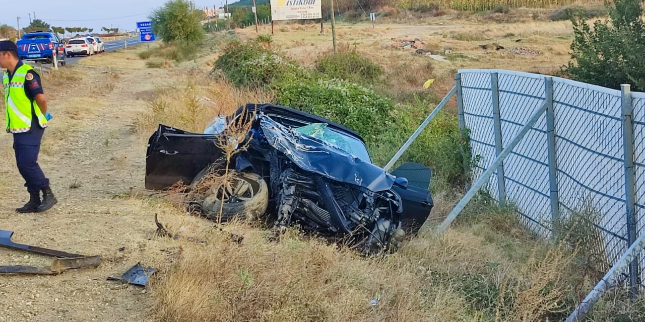 Minibüse Çarpan Otomobilin Hız Kadranı 240 Kilometrede Takılı Kaldı: 3 Ölü, 3 Yaralı