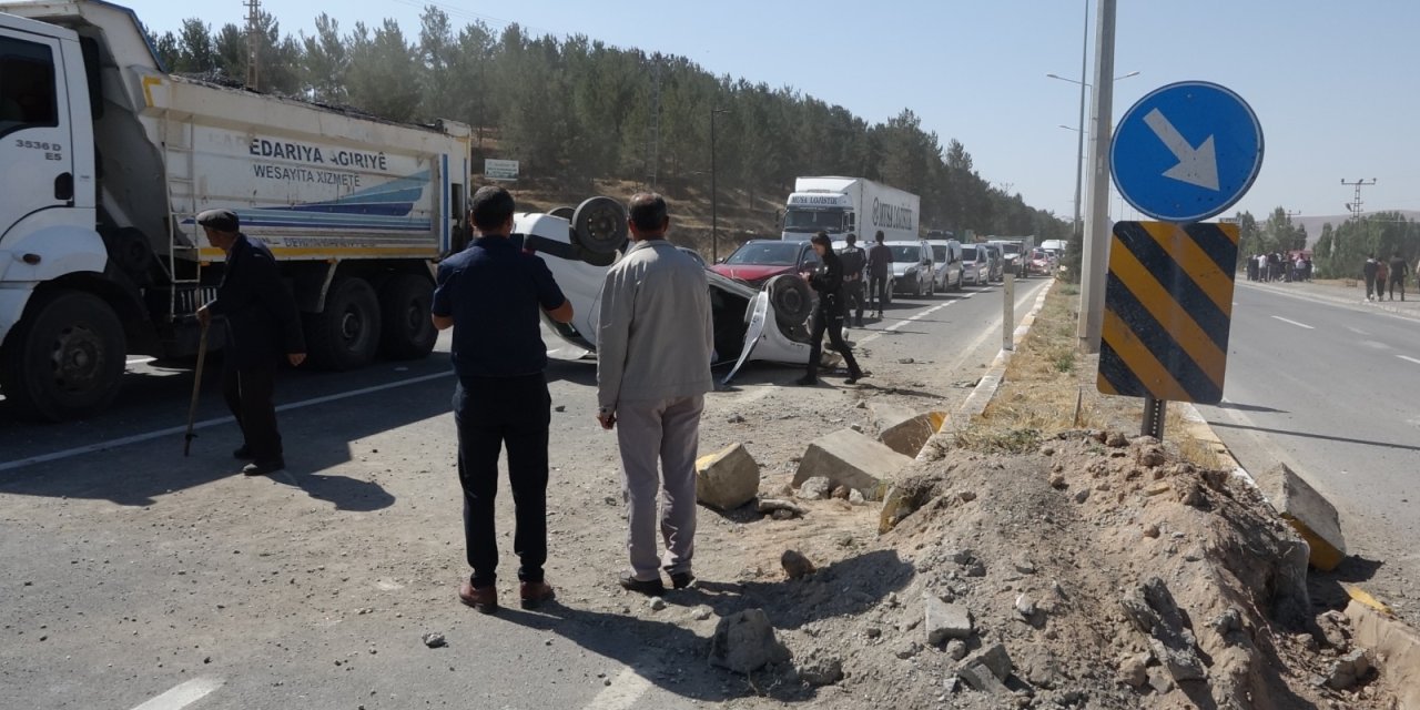 Düğün Konvoyundaki Otomobil Takla Attı:  1'i Ağır 5 Yaralı
